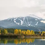 Amazing Location With Private Hot Tub By Harmony Whistler