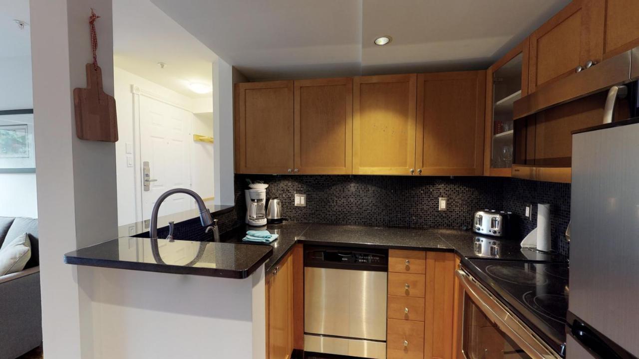 Amazing Location With Private Hot Tub By Harmony Ferienhaus Whistler