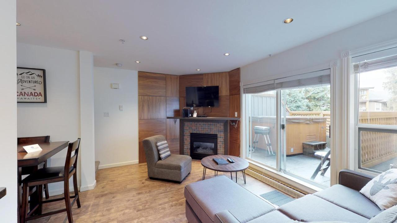 Amazing Location With Private Hot Tub By Harmony Whistler